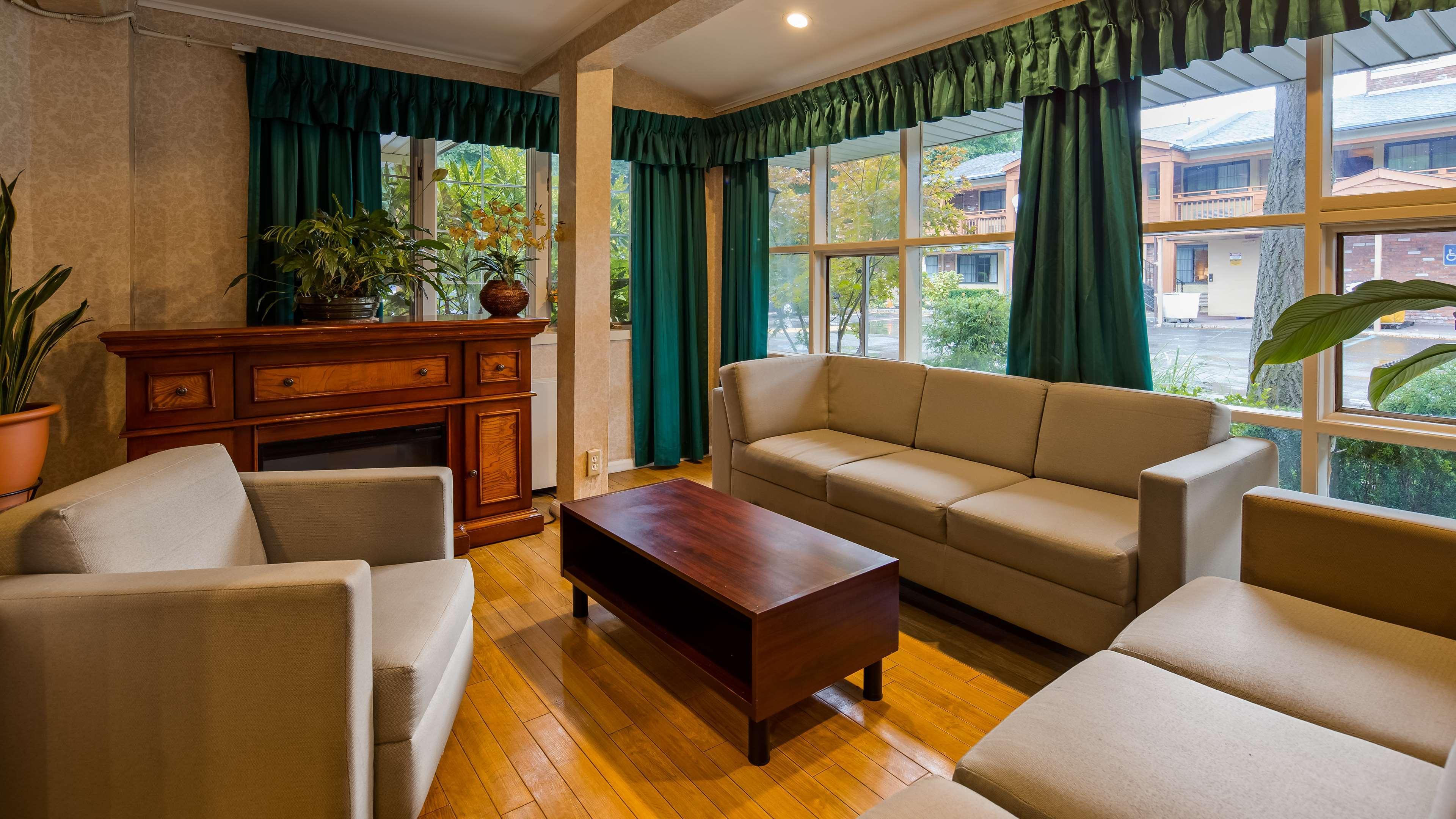 Surestay Plus By Best Western Woodbury Inn Bagian luar foto