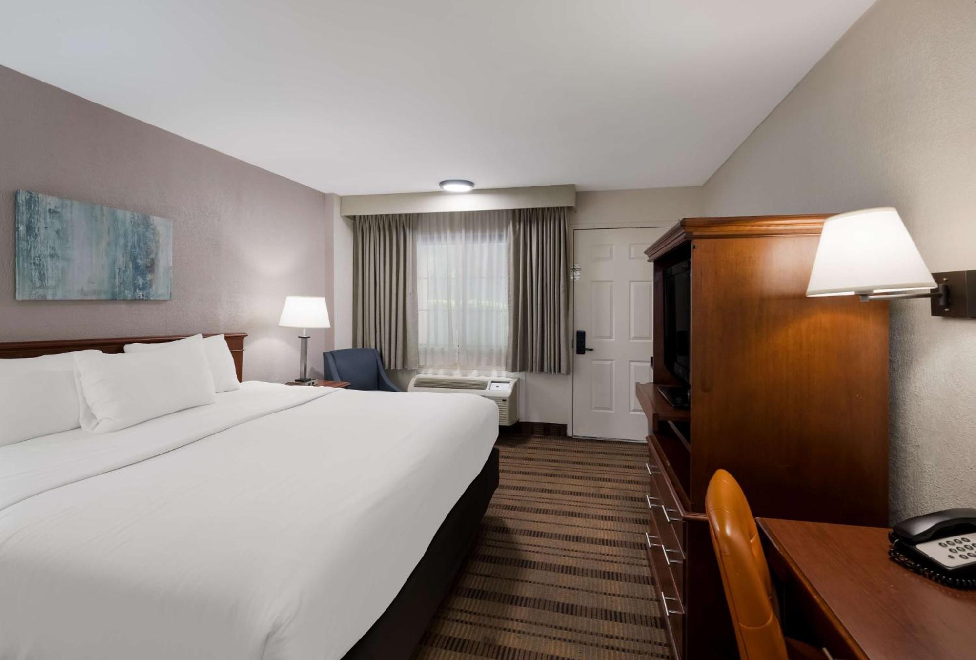Surestay Plus By Best Western Woodbury Inn Bagian luar foto