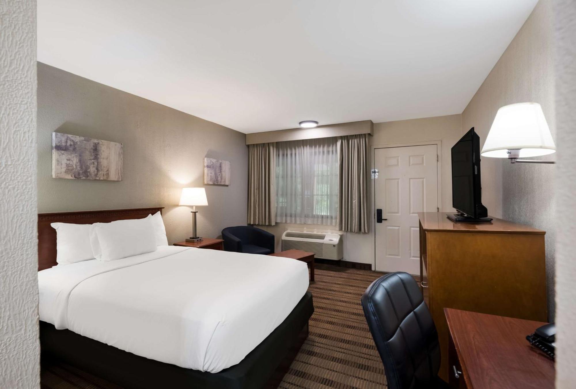 Surestay Plus By Best Western Woodbury Inn Bagian luar foto