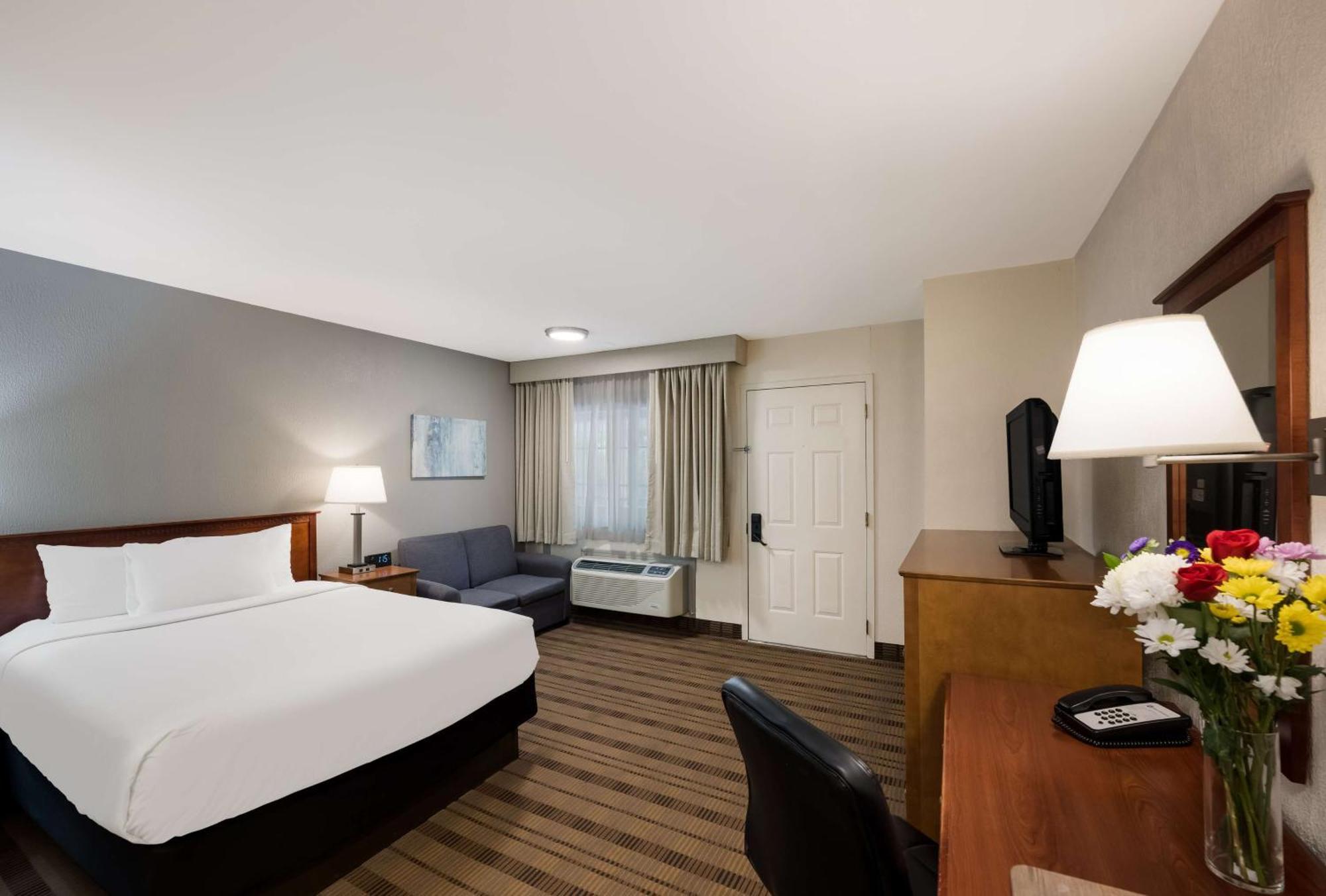 Surestay Plus By Best Western Woodbury Inn Bagian luar foto