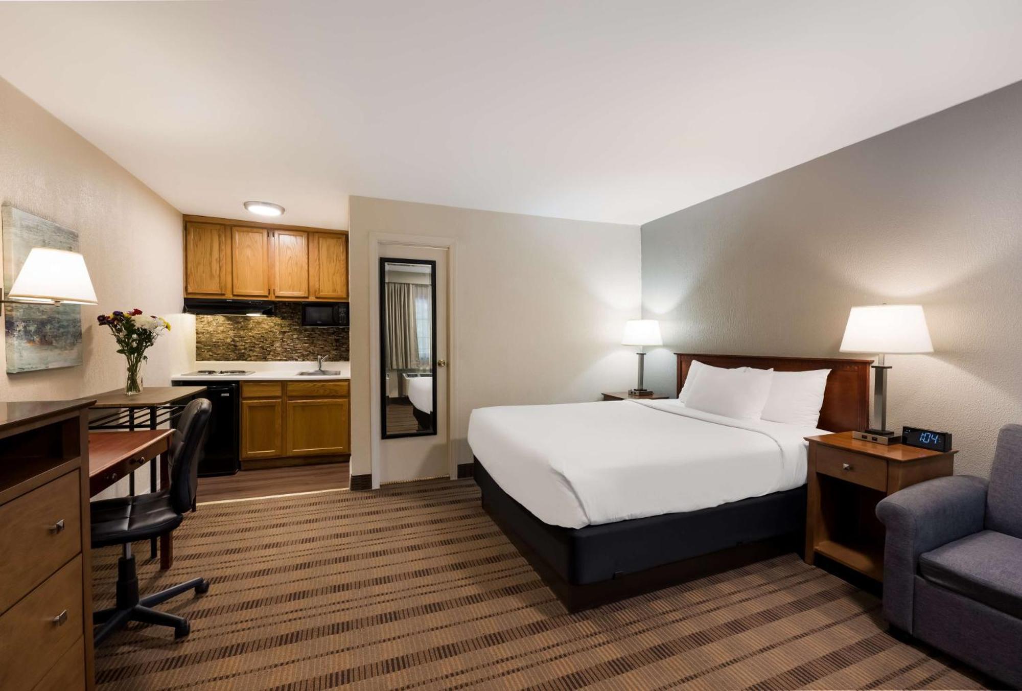 Surestay Plus By Best Western Woodbury Inn Bagian luar foto
