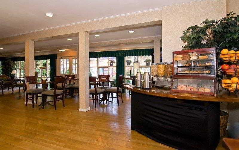 Surestay Plus By Best Western Woodbury Inn Bagian luar foto